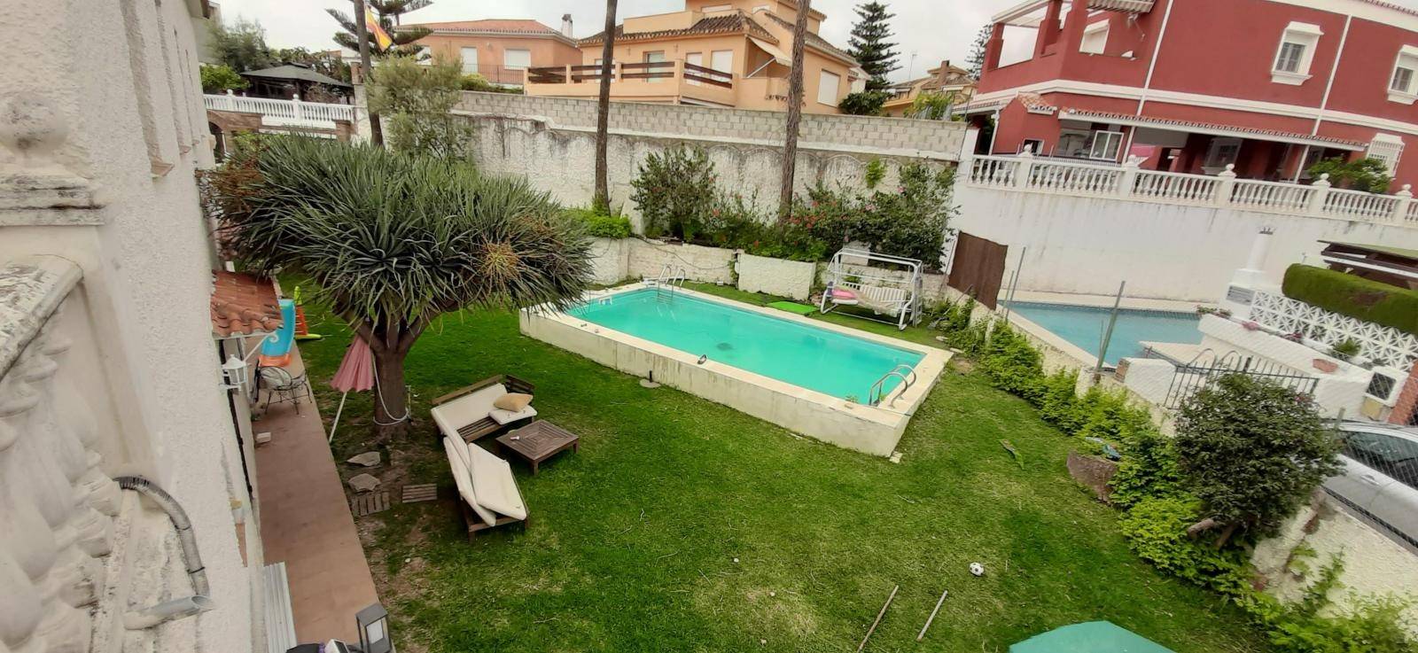 Villa jardín y piscina en Playamar