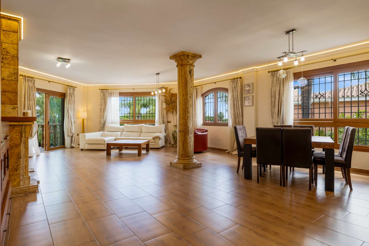 IMPRESIONANTE VILLA DE LUJO ALHAURÍN DE LA TORRE