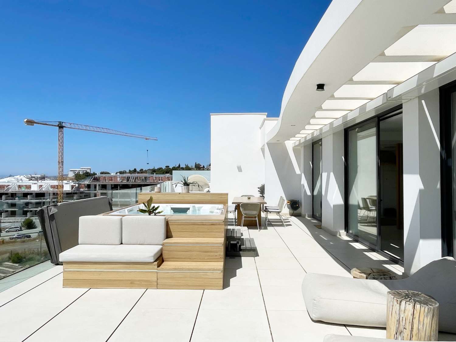 Kattohuoneisto myynnissä El Higuerón (Fuengirola)