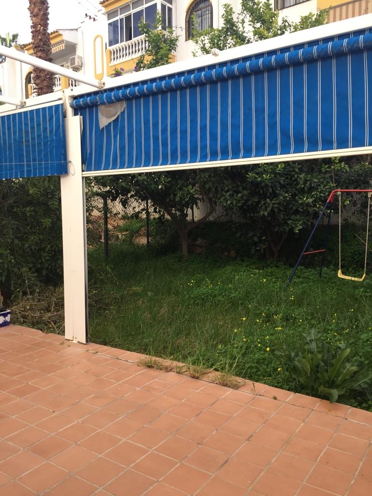 MAGNIFICO PISO EN LAS LAGUNAS, CON PATIO INTERNO Y MUY SOLEADO.