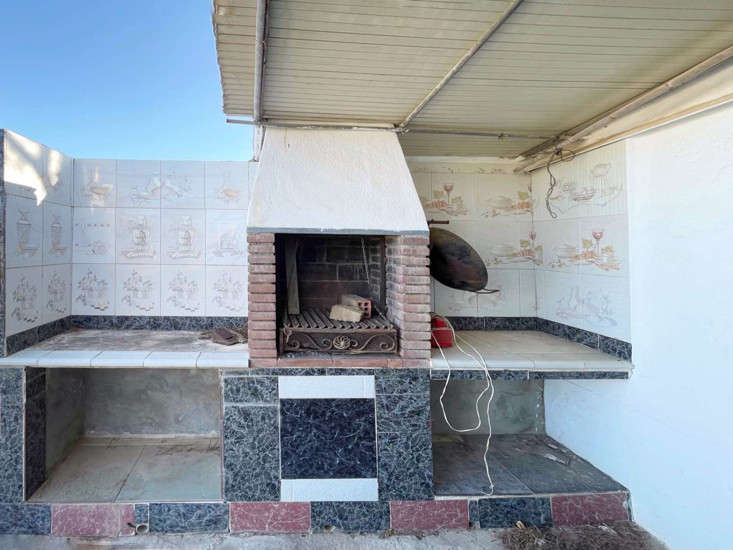 Finca rústica con Casa registrada en La Cala de Mijas, 14.000m2, agua y luz, pozo legalizado, aljibe.