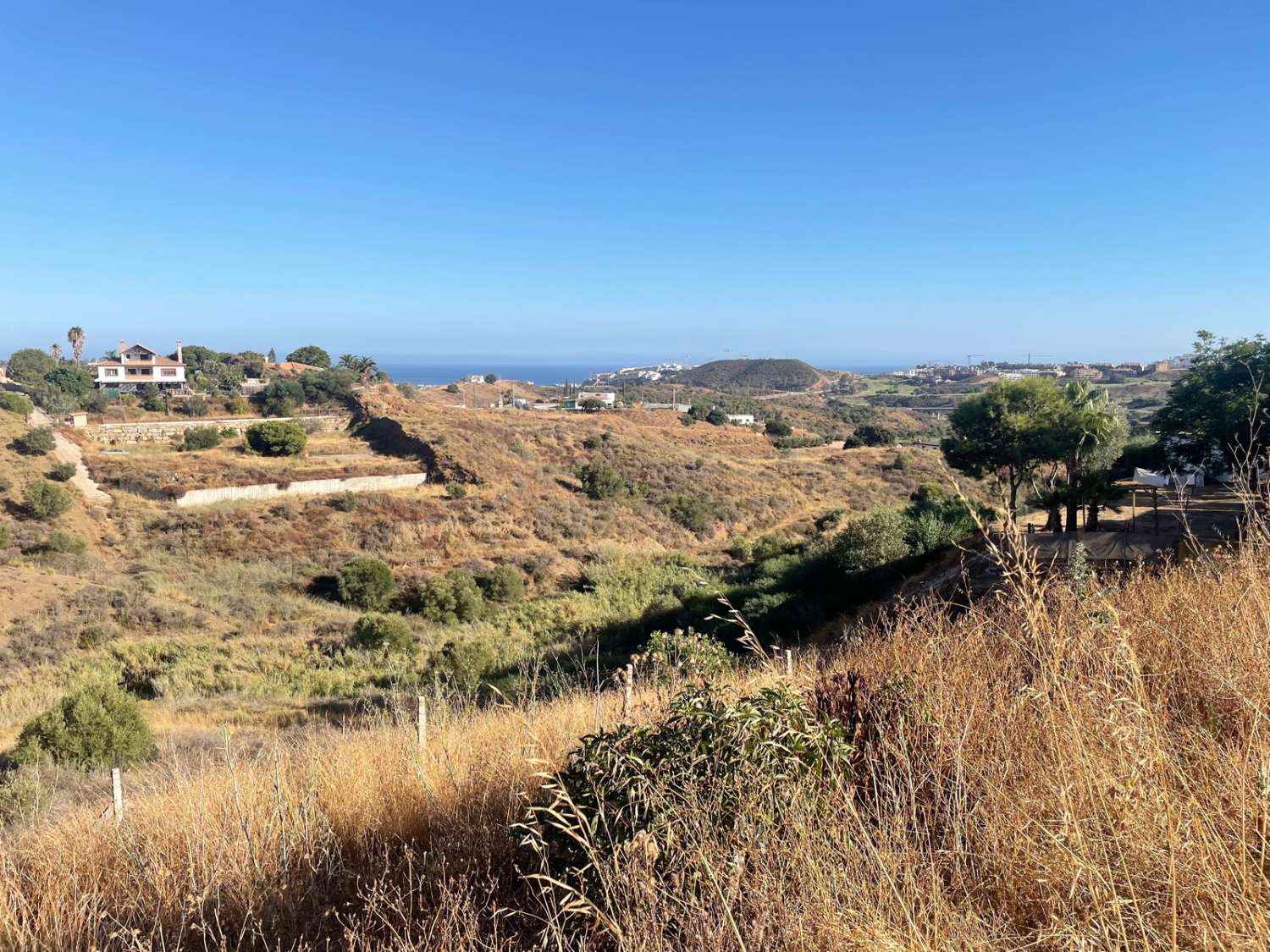 Finca rústica con Casa registrada en La Cala de Mijas, 14.000m2, agua y luz, pozo legalizado, aljibe.