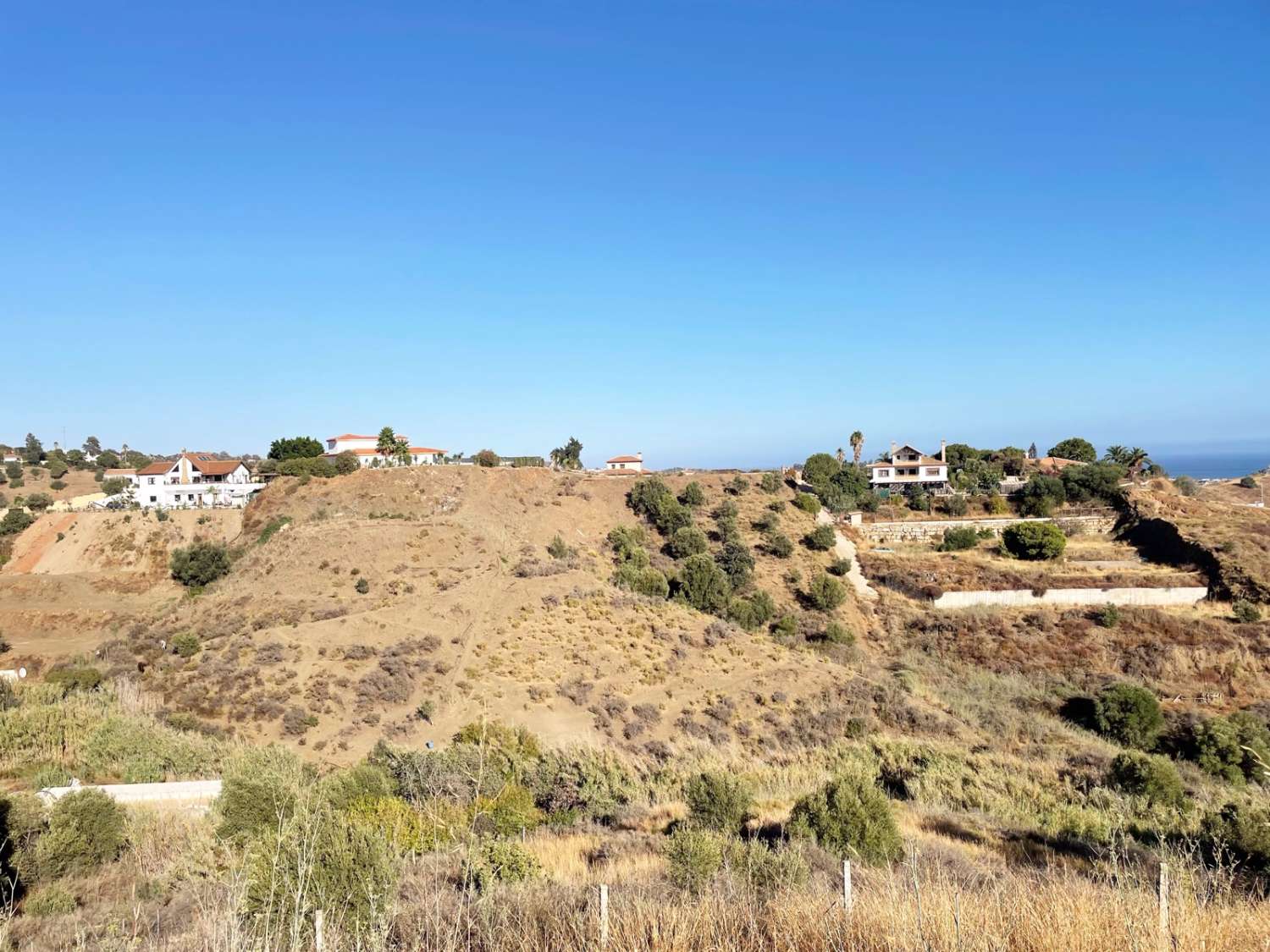 Finca rústica con Casa registrada en La Cala de Mijas, 14.000m2, agua y luz, pozo legalizado, aljibe.