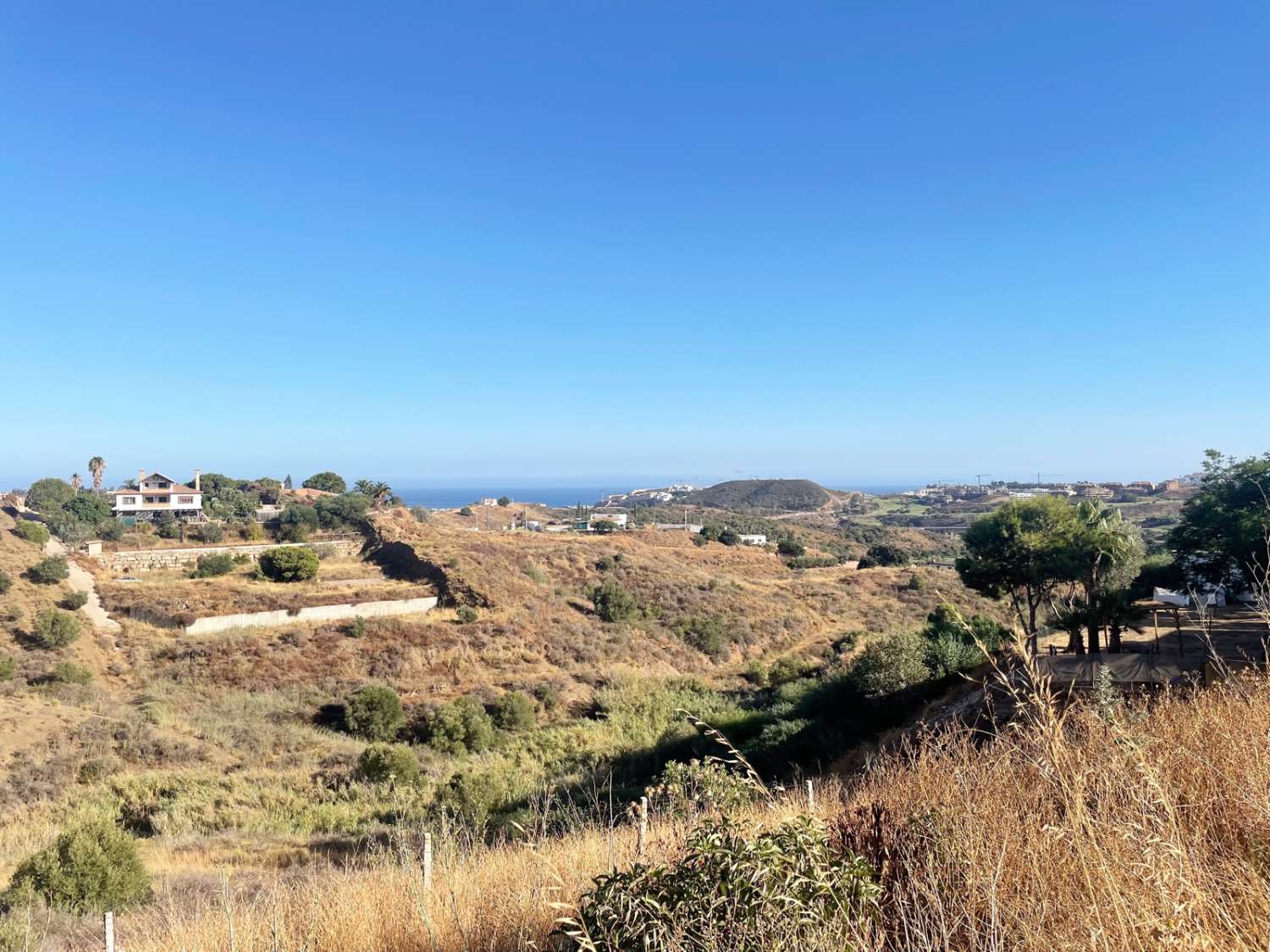Finca rústica con Casa registrada en La Cala de Mijas, 14.000m2, agua y luz, pozo legalizado, aljibe.