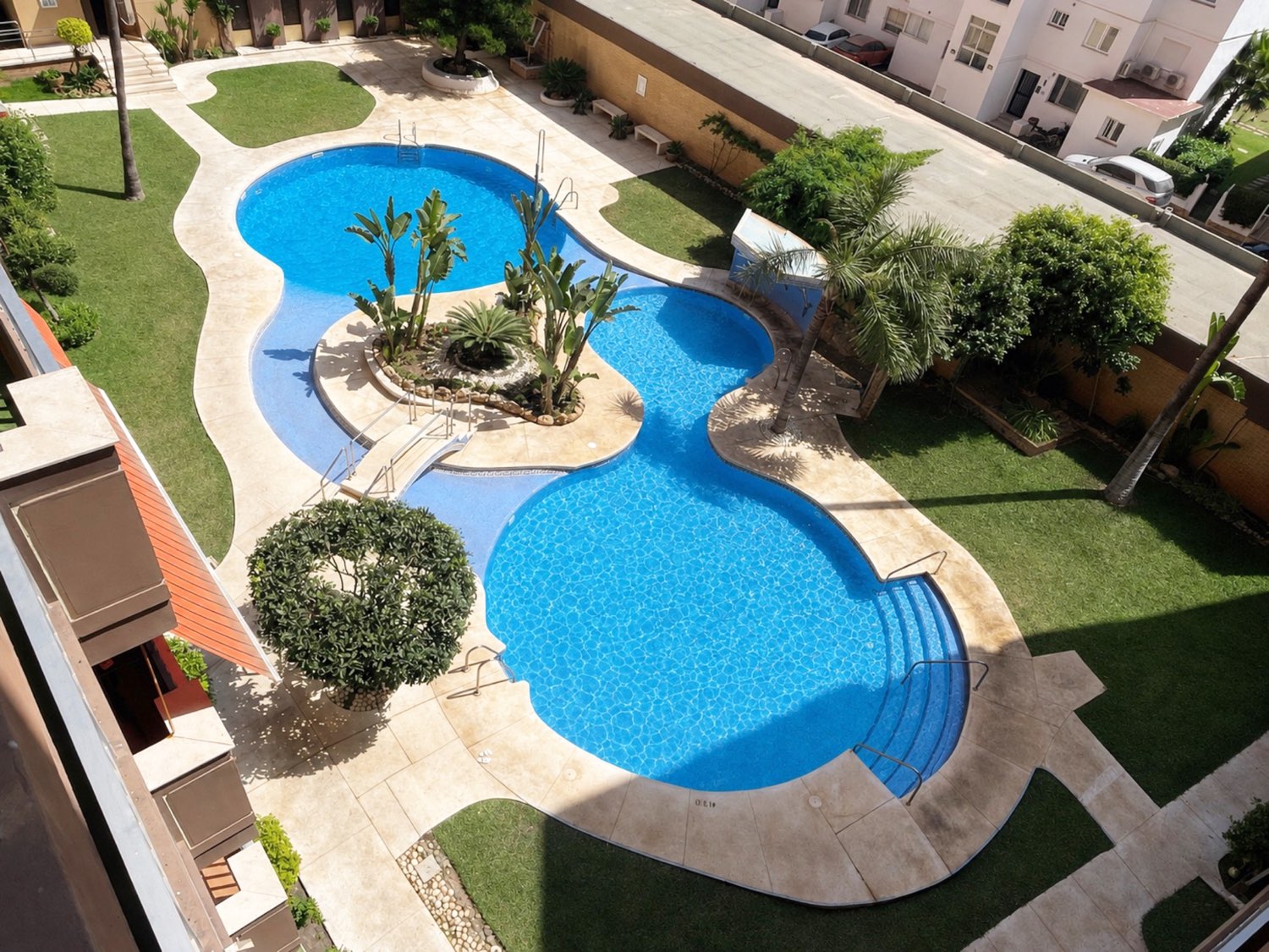Piso 2ª línea de playa, piscina, ascensor.