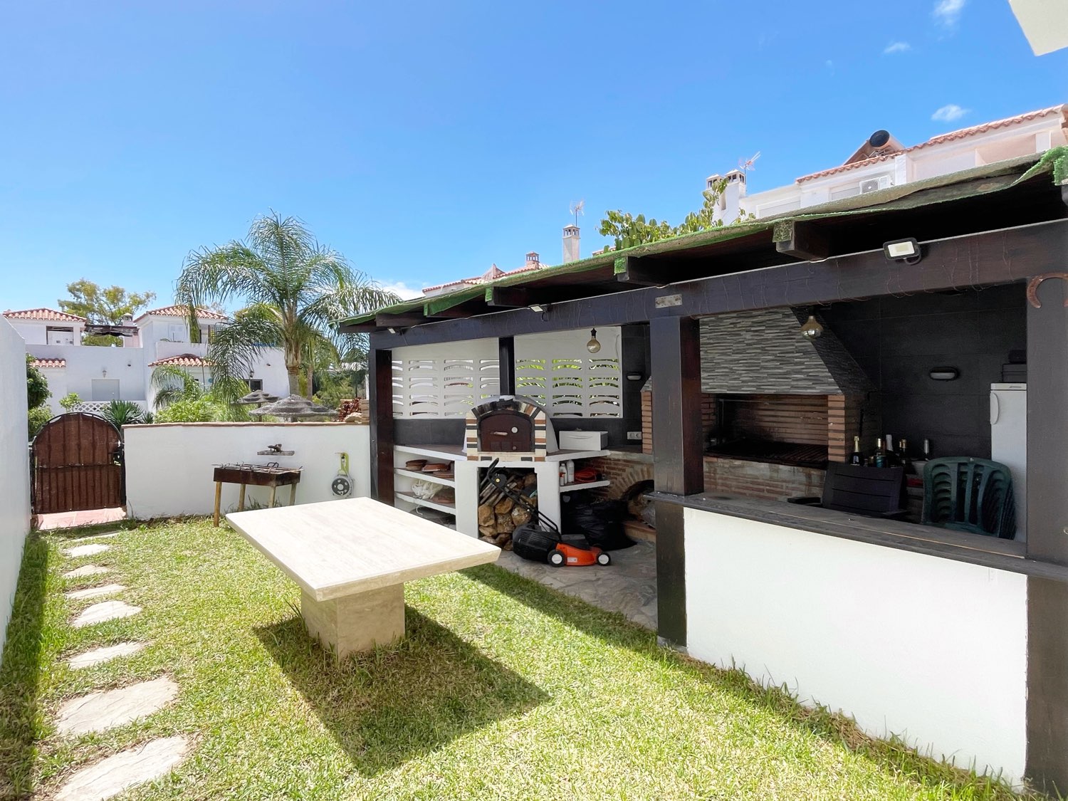 Adosado, Piscina, Bbq, placas solares.