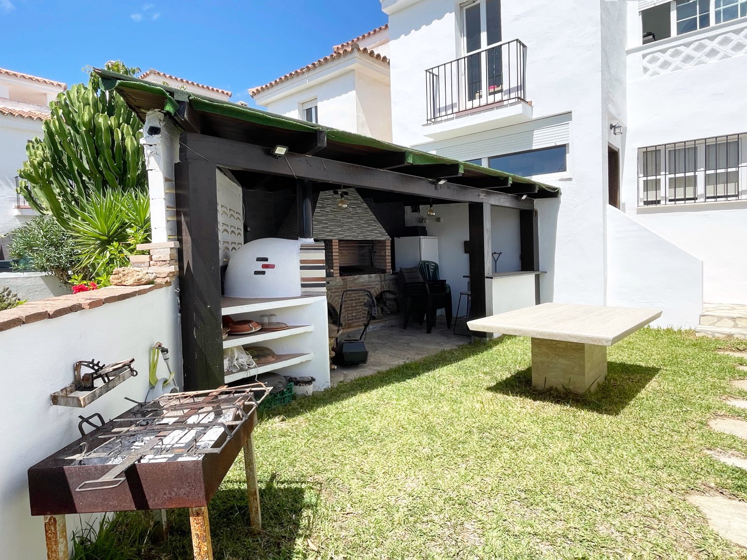 Adosado, Piscina, Bbq, placas solares.