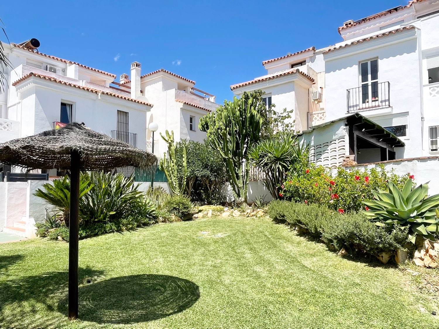 Adosado, Piscina, Bbq, placas solares.