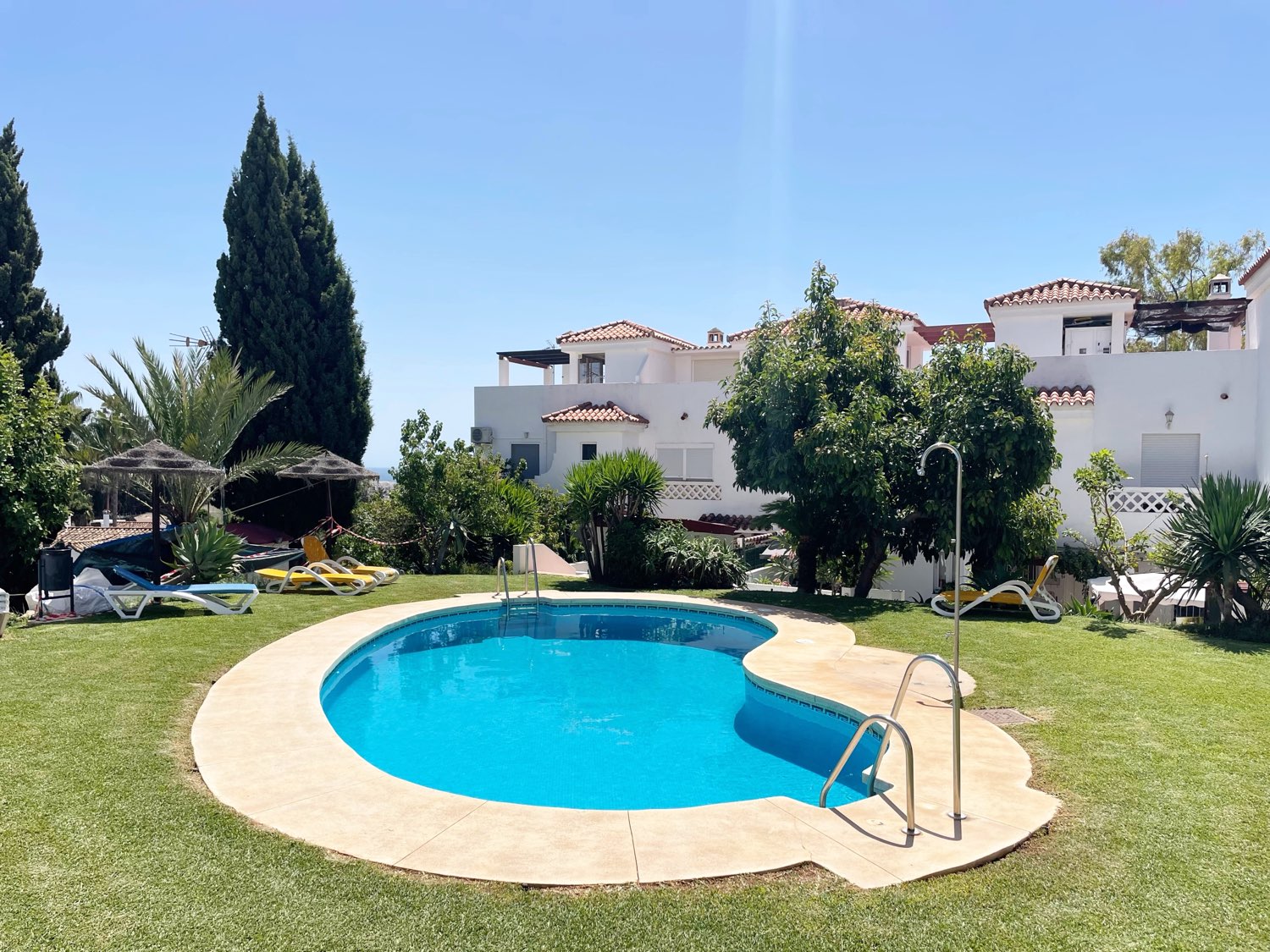 Adosado, Piscina, Bbq, placas solares.