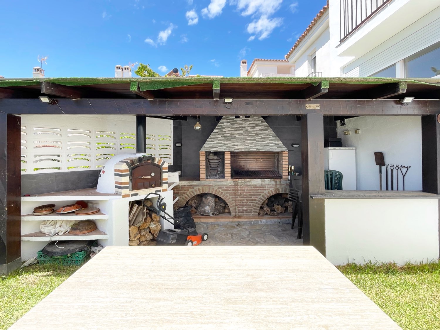 Adosado, Piscina, Bbq, placas solares.