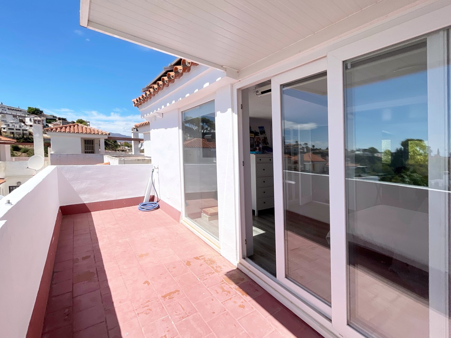 Adosado, Piscina, Bbq, placas solares.