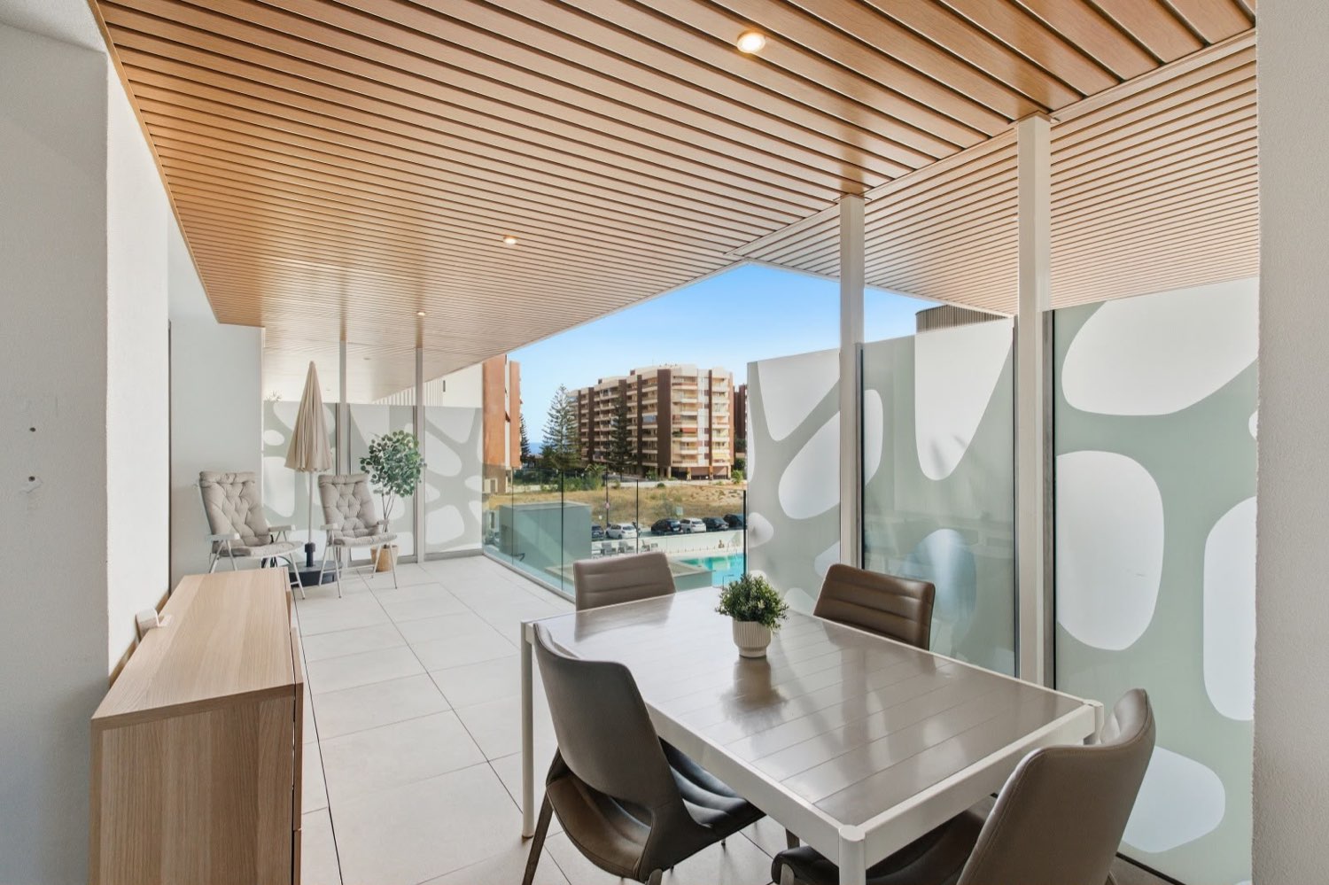 Piso Lujo, Junto al Mar, Piscina, 2 Parking, Trastero.