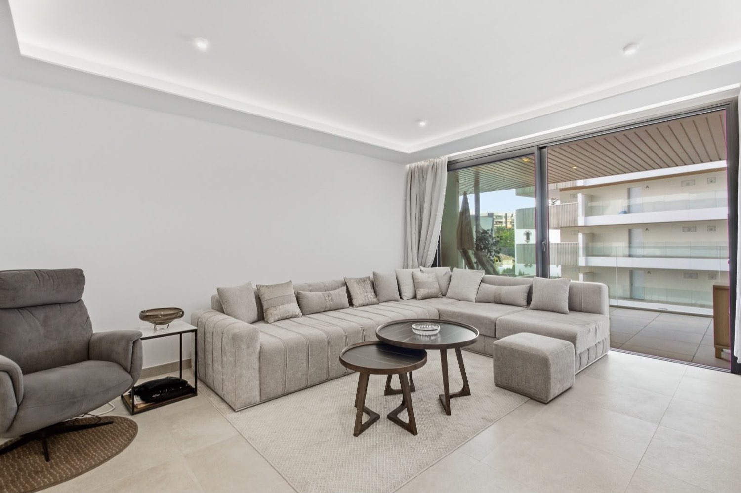 Piso Lujo, Junto al Mar, Piscina, 2 Parking, Trastero.