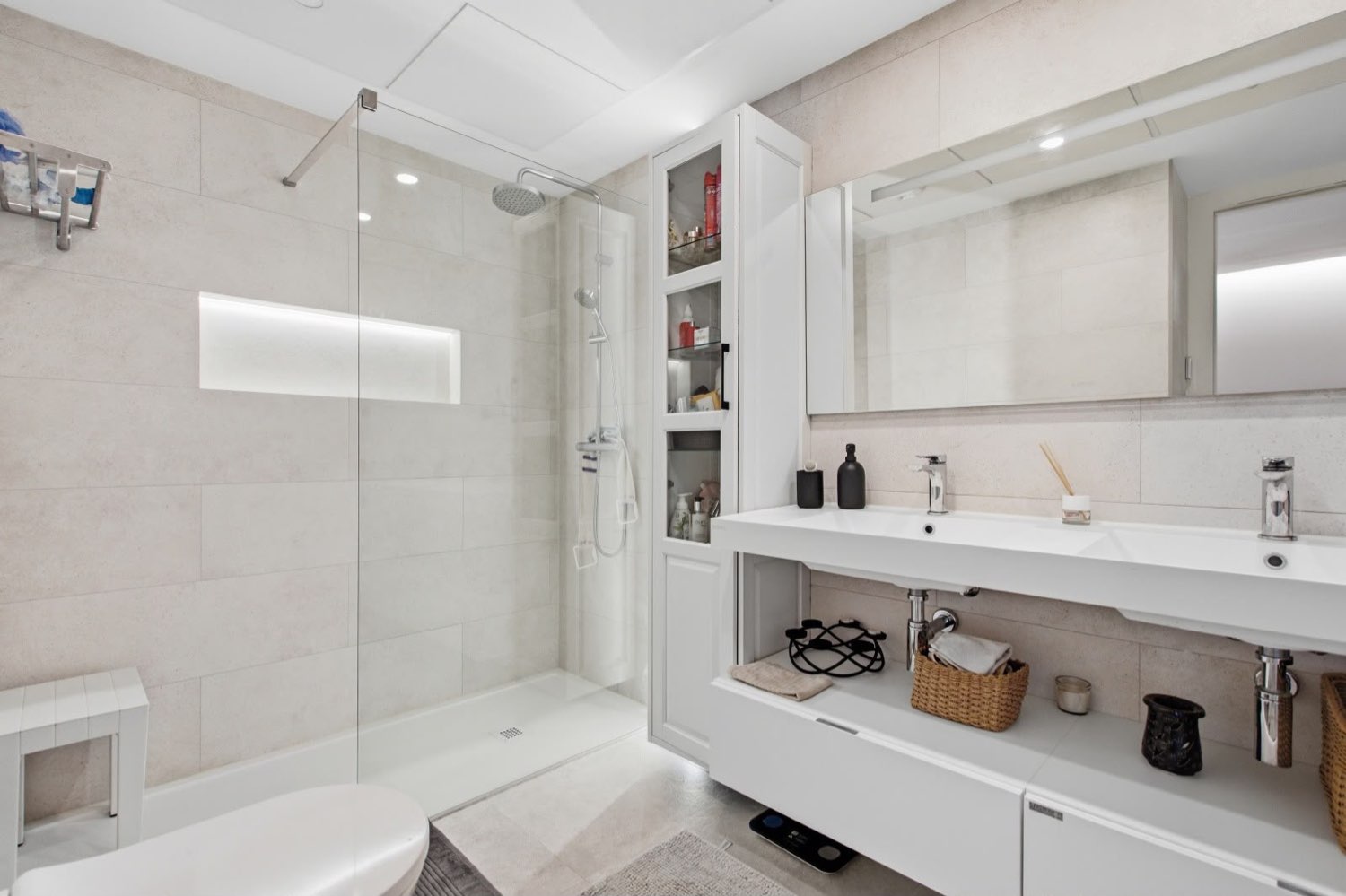 Piso Lujo, Junto al Mar, Piscina, 2 Parking, Trastero.