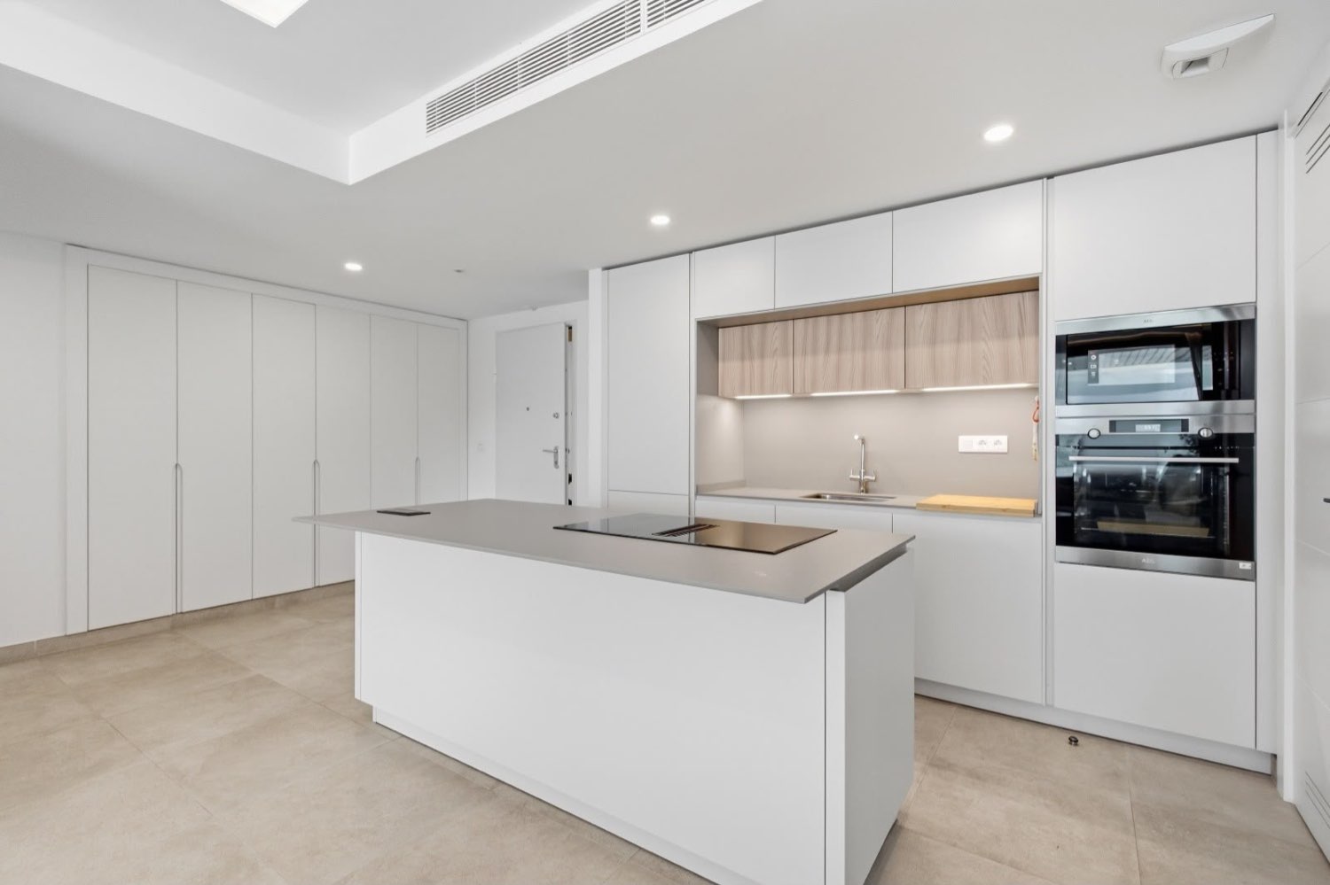 Piso Lujo, Junto al Mar, Piscina, 2 Parking, Trastero.