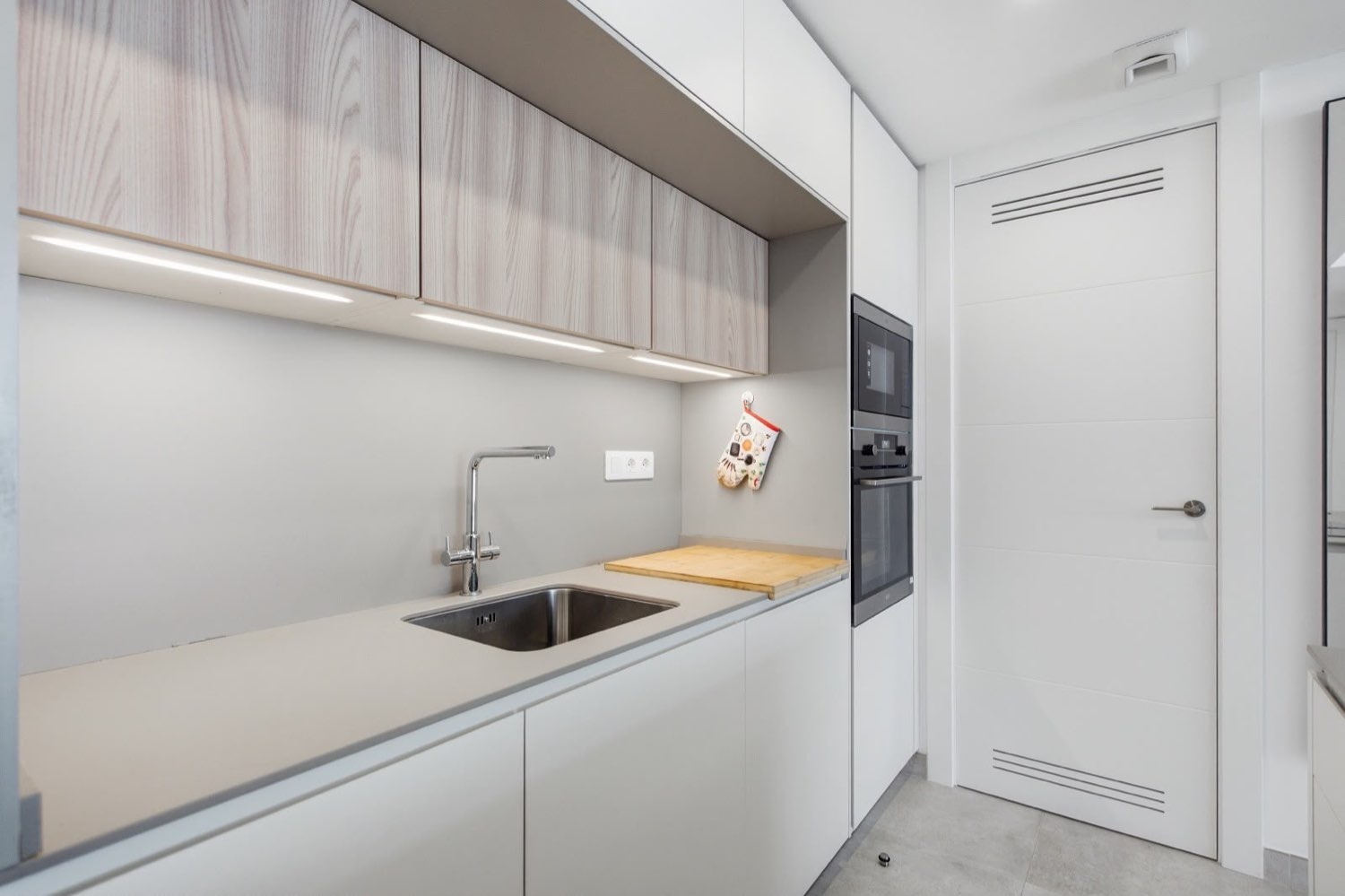Piso Lujo, Junto al Mar, Piscina, 2 Parking, Trastero.