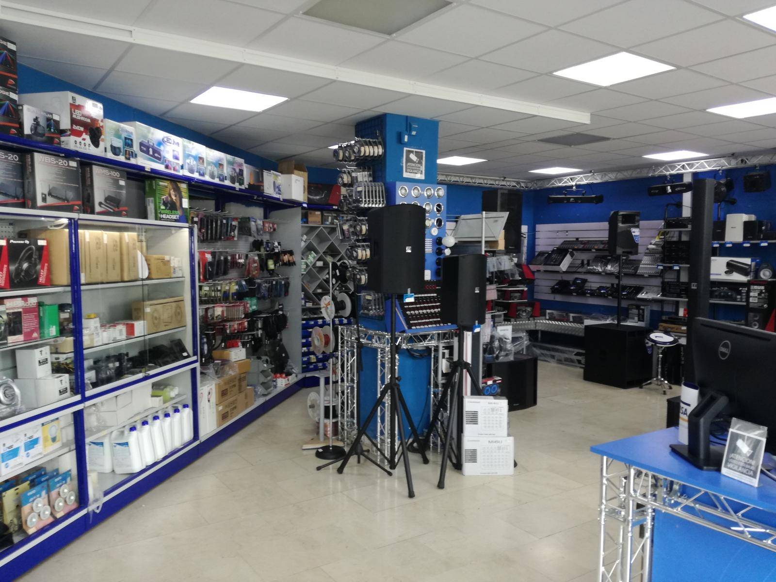 FANTASTICO LOCAL EN TORREMOLINOS