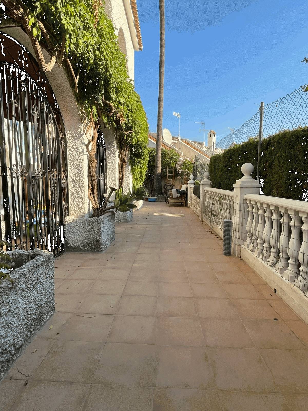 Villa jardín y piscina en Playamar