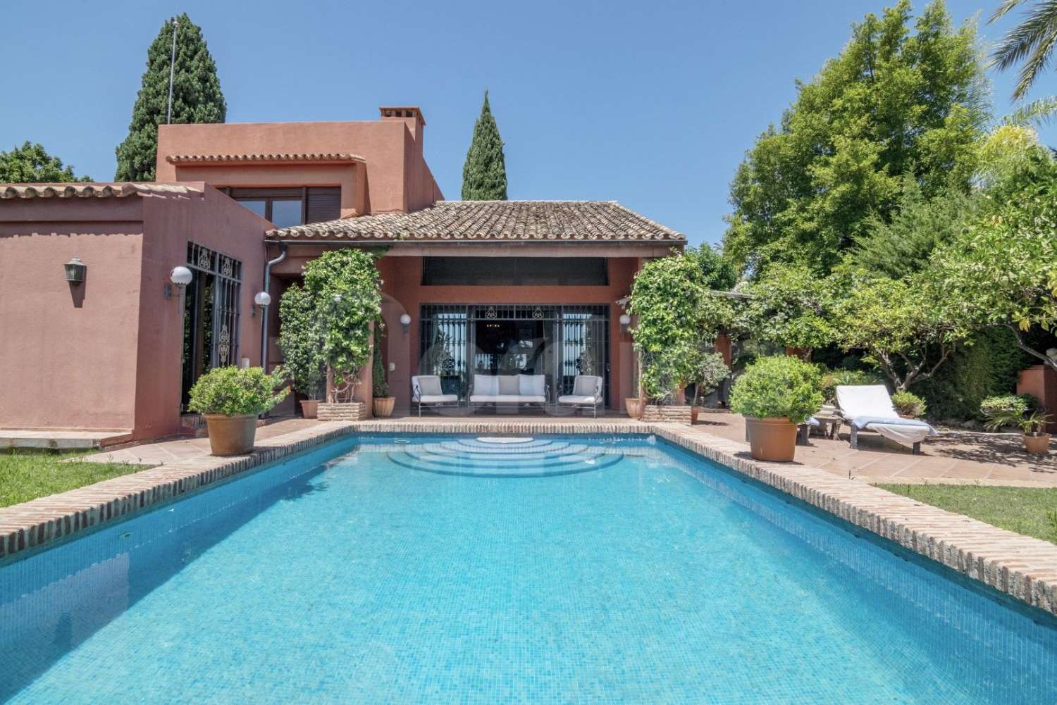 Villa til salg i Los Naranjos (Marbella)