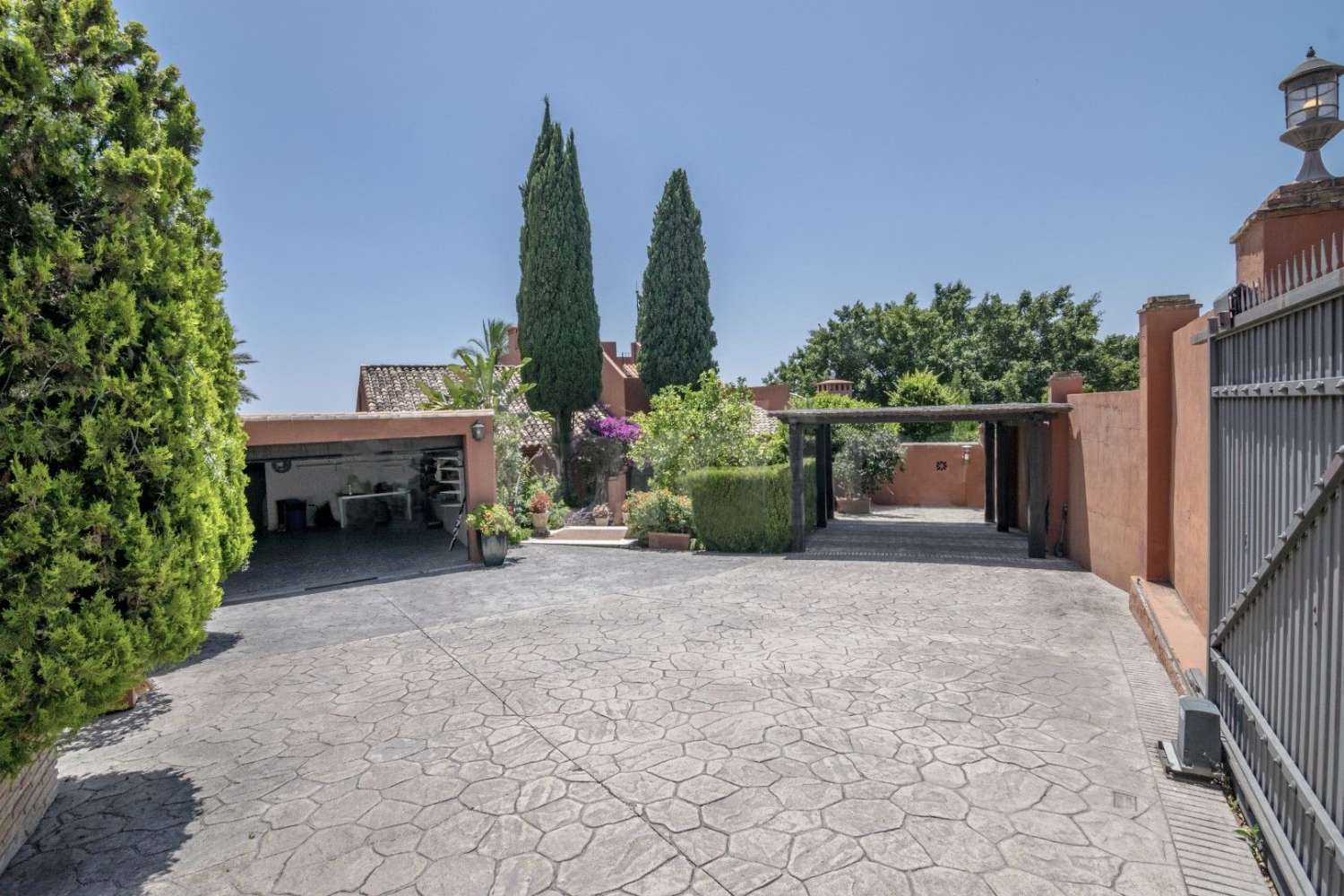 Villa for sale in Los Naranjos (Marbella)