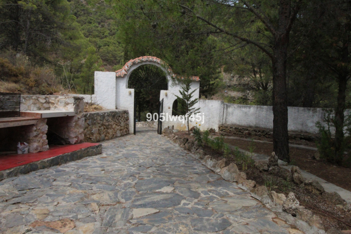 Country Property for sale in Alozaina