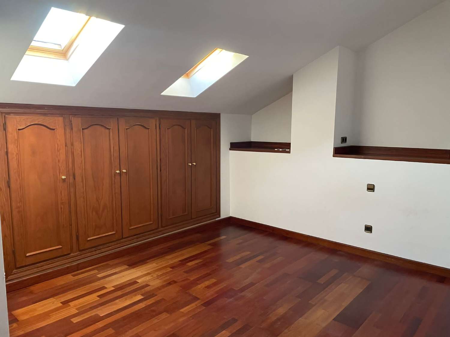 CHALET PAREADO EN VENTA, FUENGIROLA