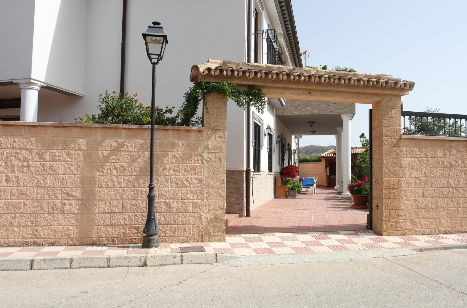 Hus til salg i Cuevas del Becerro
