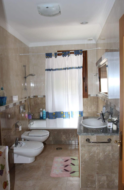 Hus til salg i Cuevas del Becerro