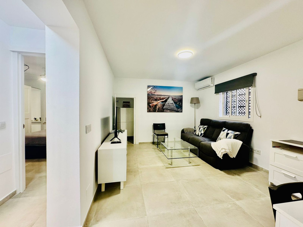 PLANTA BAJA EN LOS PACOS - FUENGIROLA CON LICENCIA TURÍSTICA