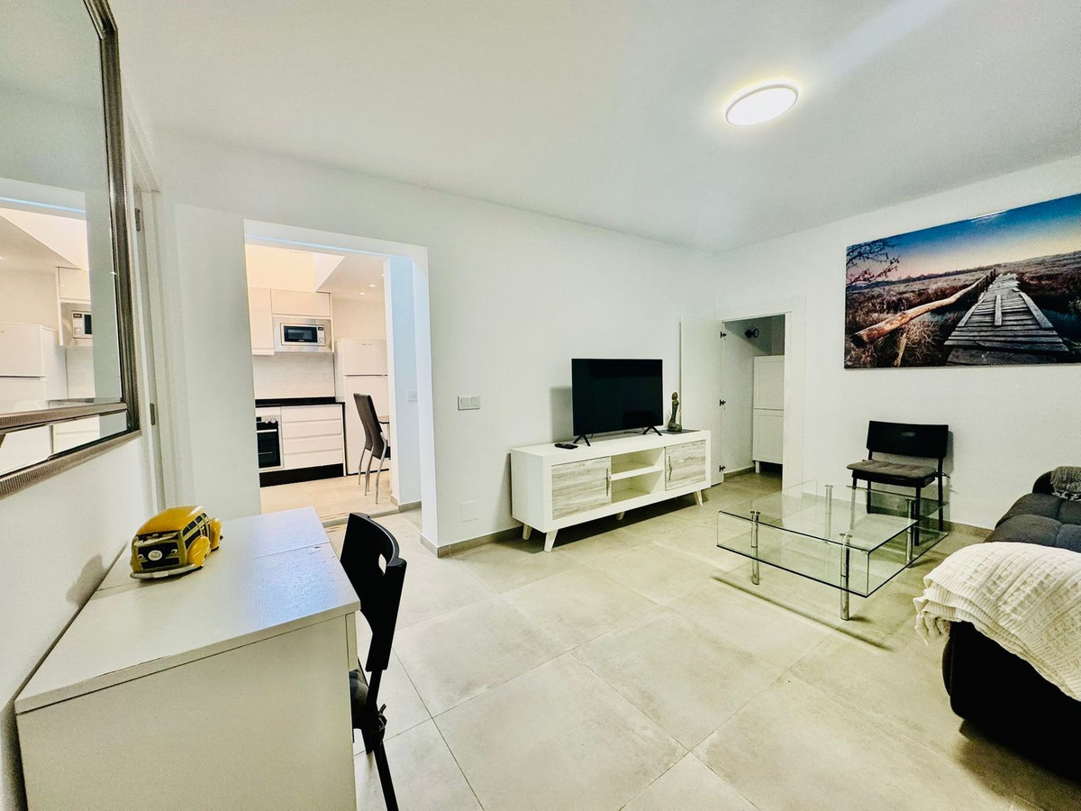 PLANTA BAJA EN LOS PACOS - FUENGIROLA CON LICENCIA TURÍSTICA