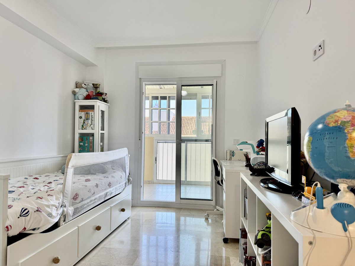 PISO FUENGIROLA CON JARDINES Y PISCINA