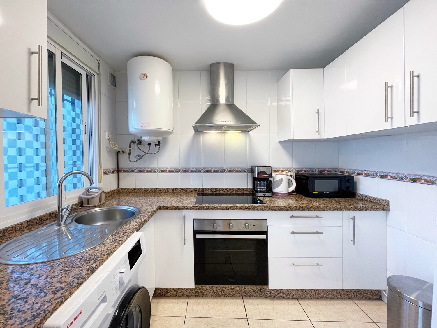 PISO AMPLIO DE 2 DORMITORIOS - BENALMADENA - CON LICENCIA TURISTICA