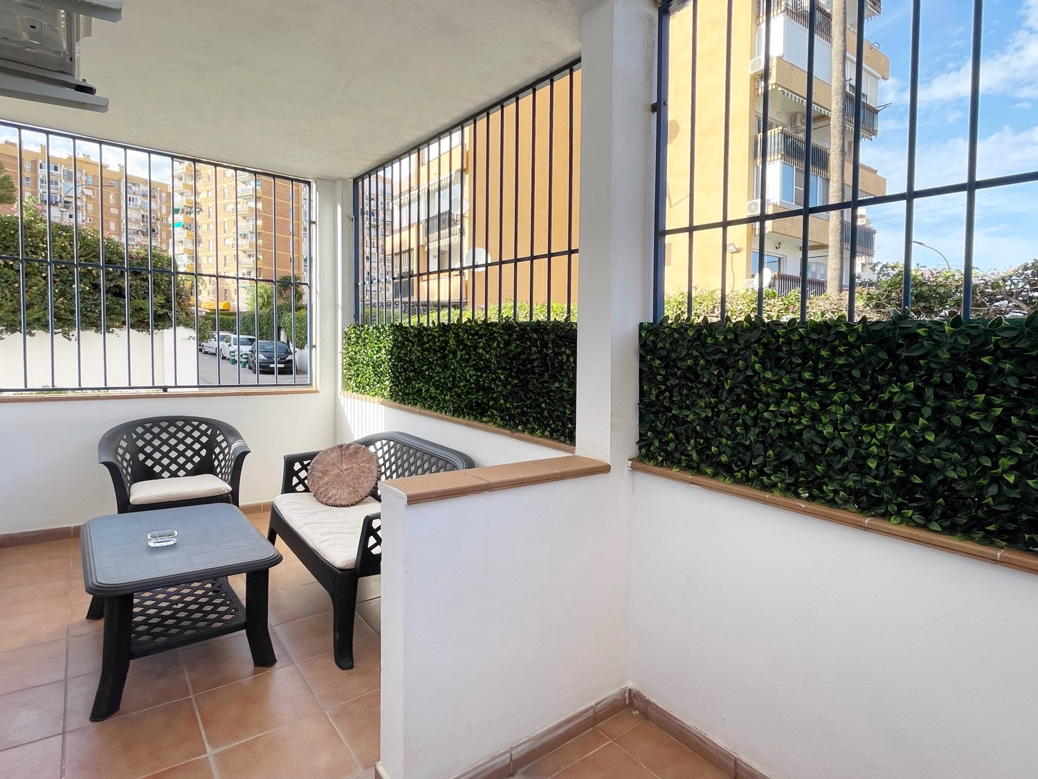 PISO AMPLIO DE 2 DORMITORIOS - BENALMADENA - CON LICENCIA TURISTICA