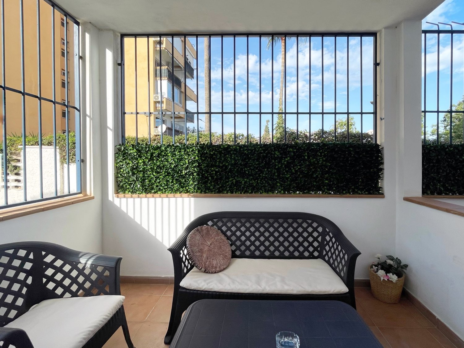 PISO AMPLIO DE 2 DORMITORIOS - BENALMADENA - CON LICENCIA TURISTICA