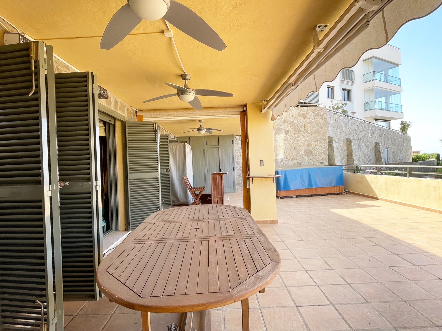 PISO EN VENTA EN CALAHONDA