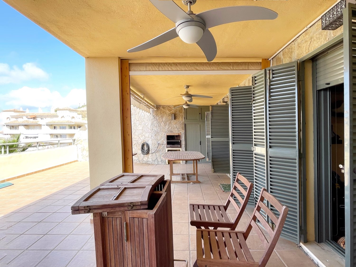 PISO EN VENTA EN CALAHONDA