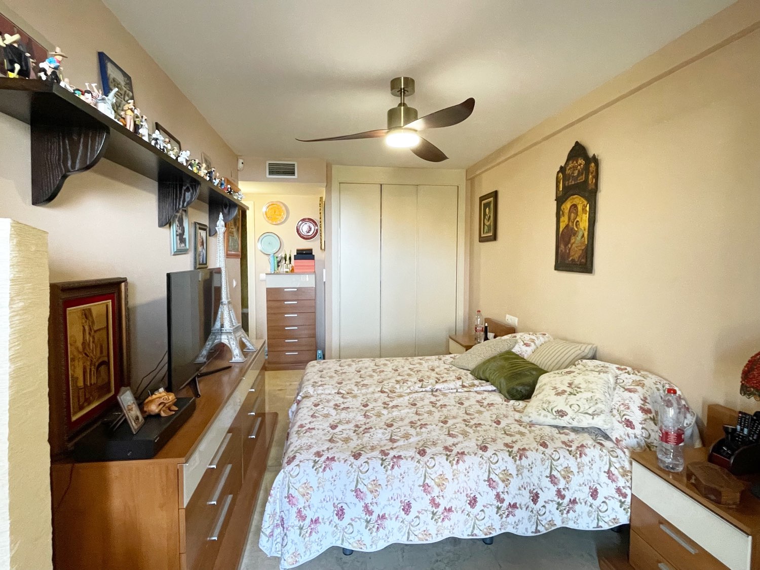 PISO EN VENTA EN CALAHONDA