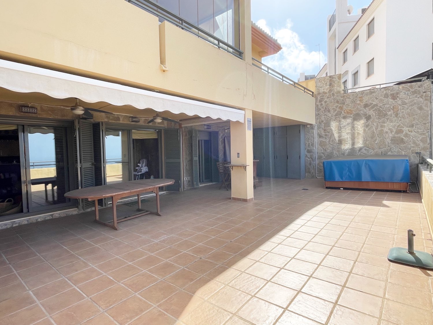 PISO EN VENTA EN CALAHONDA
