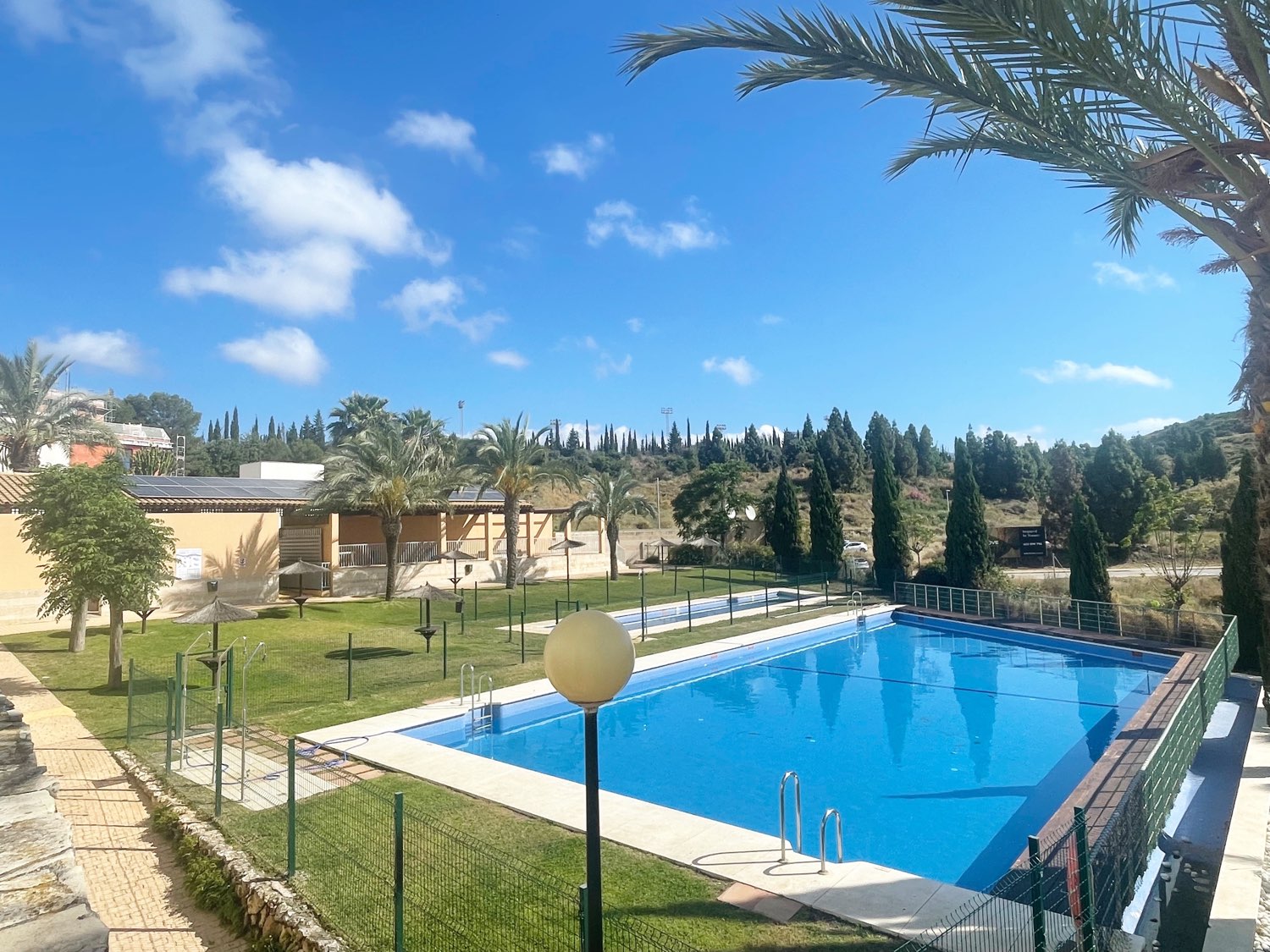 ADOSADO EN EL HIPÓDROMO - MIJAS