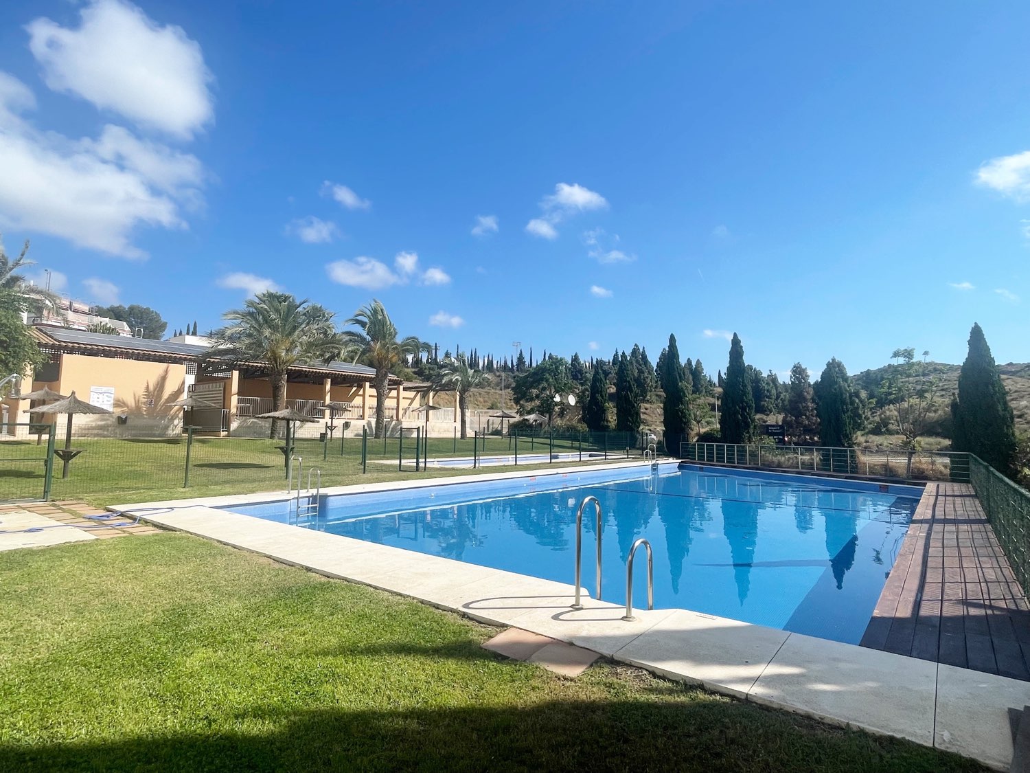 ADOSADO EN EL HIPÓDROMO - MIJAS