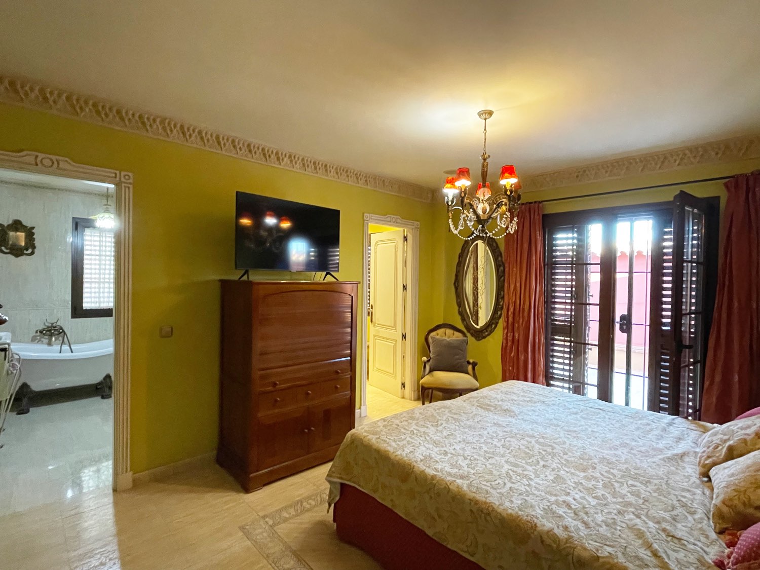 Chalet for sale in Mijas