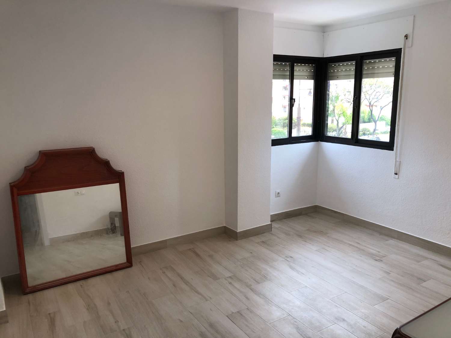 ALQUILER LARGA TEMPORADA PISO 80 METROS - 2 DORM - SIN MUEBLES