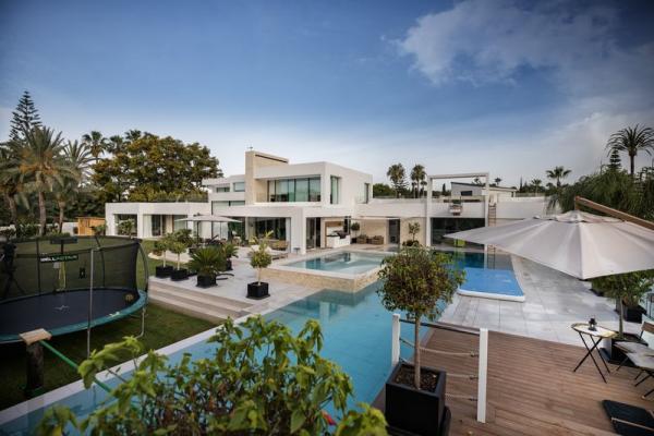 House for sale in Estepona