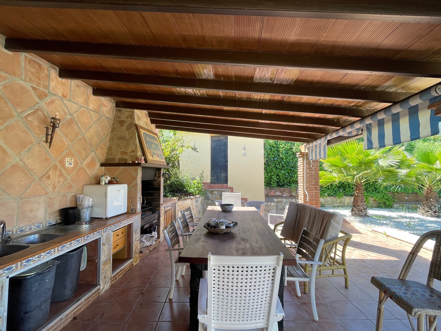 Parcela rústica de olivos 13.200m2 y casa registrada y piscina