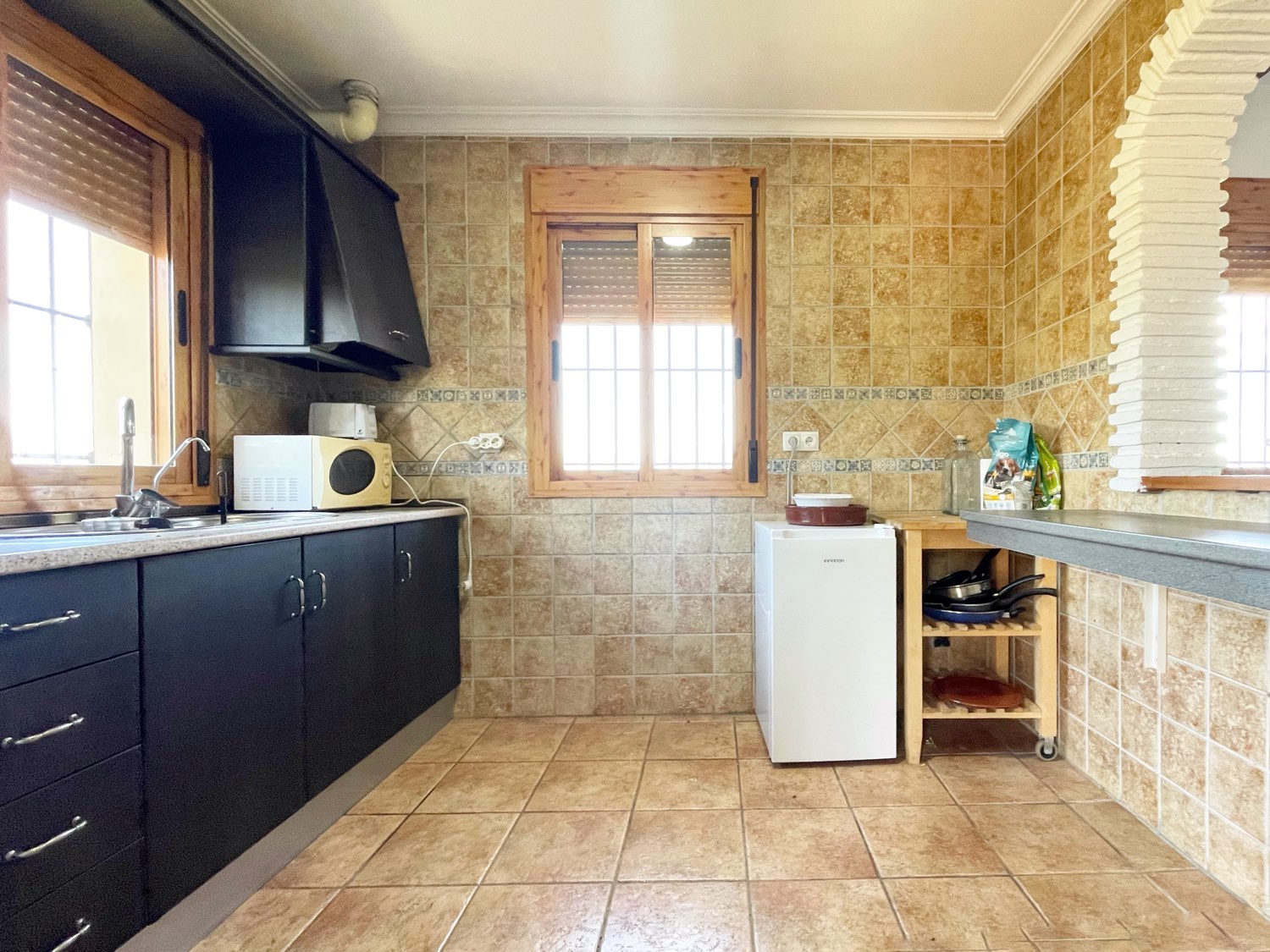 Parcela rústica de olivos 13.200m2 y casa registrada y piscina