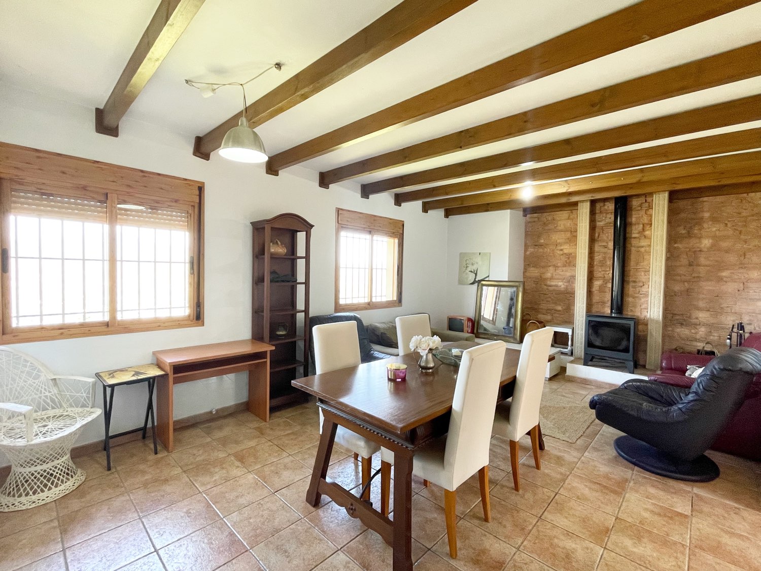 Parcela rústica de olivos 13.200m2 y casa registrada y piscina