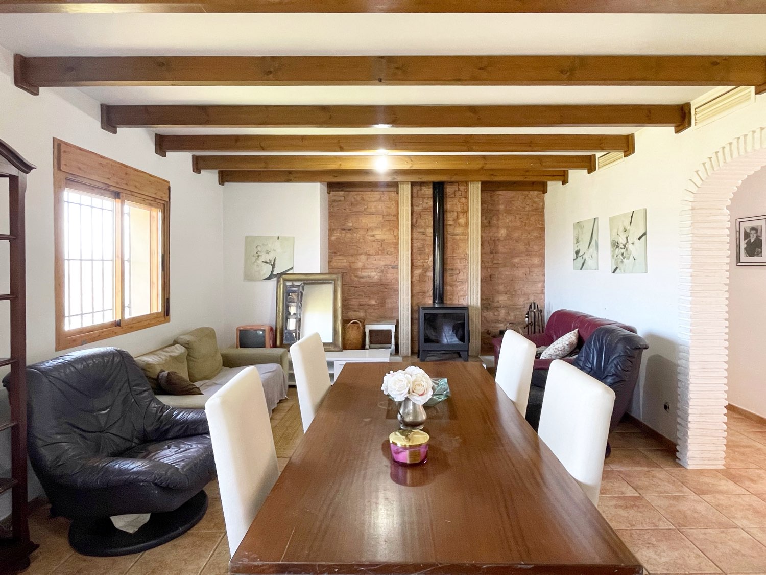 Parcela rústica de olivos 13.200m2 y casa registrada y piscina