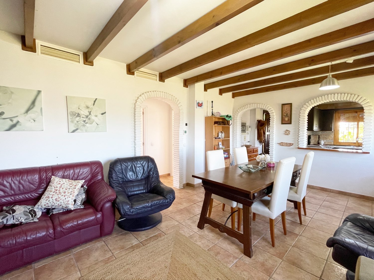 Parcela rústica de olivos 13.200m2 y casa registrada y piscina