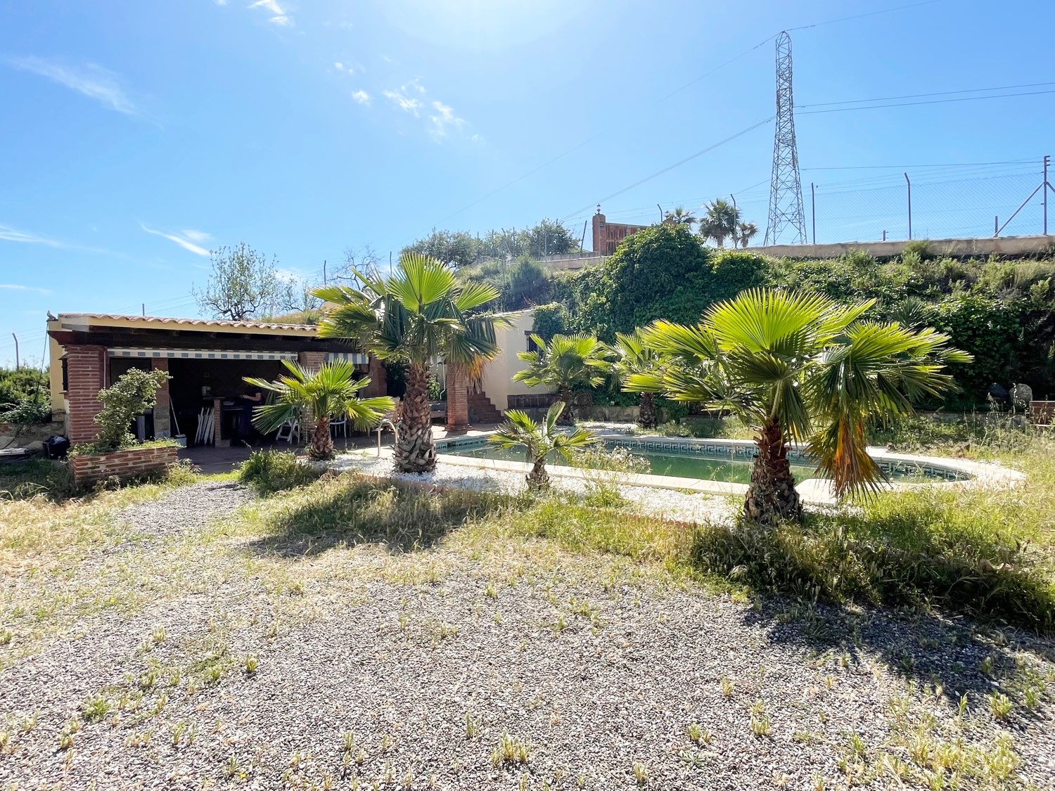 Parcela rústica de olivos 13.200m2 y casa registrada y piscina