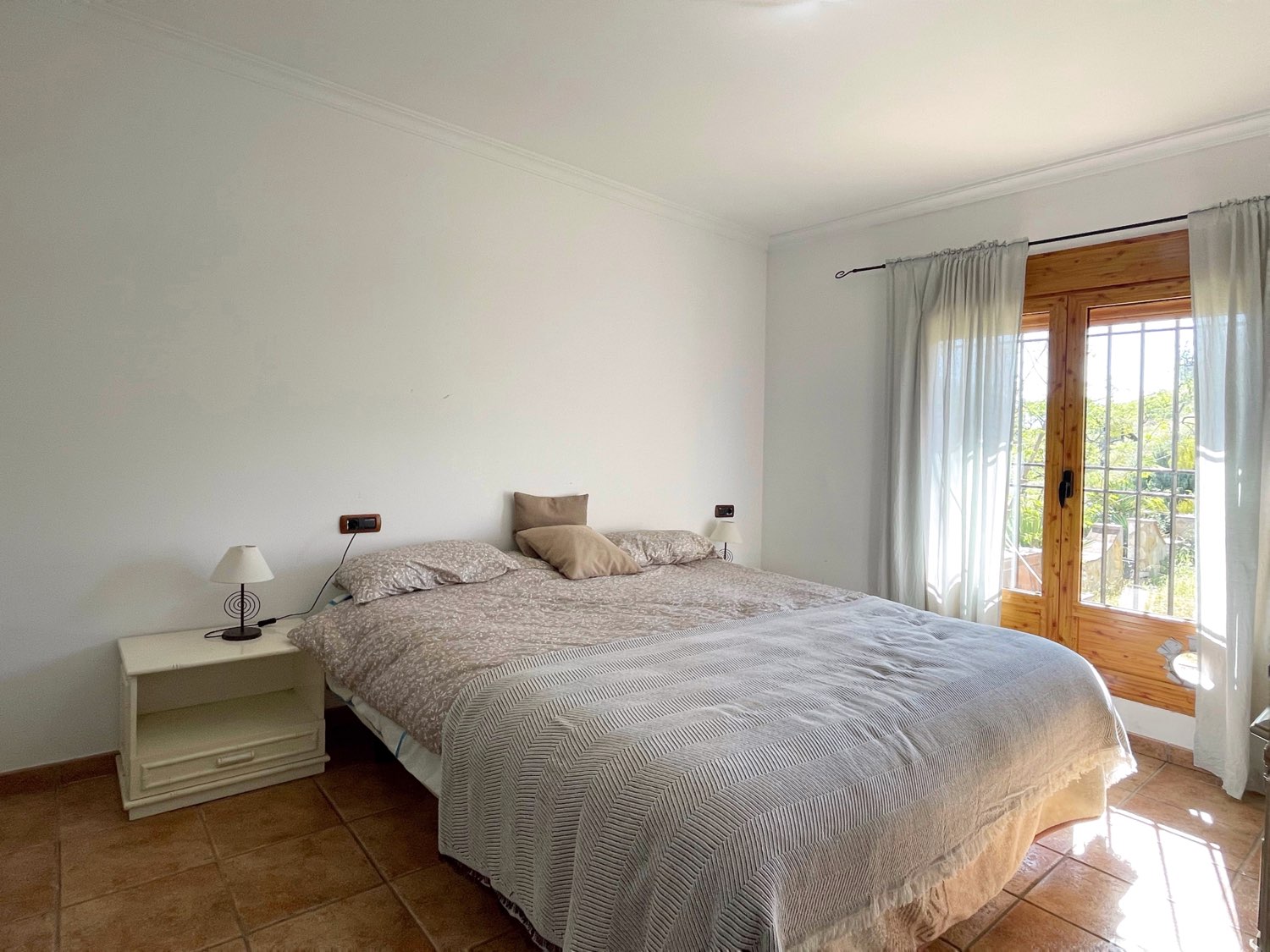 Parcela rústica de olivos 13.200m2 y casa registrada y piscina